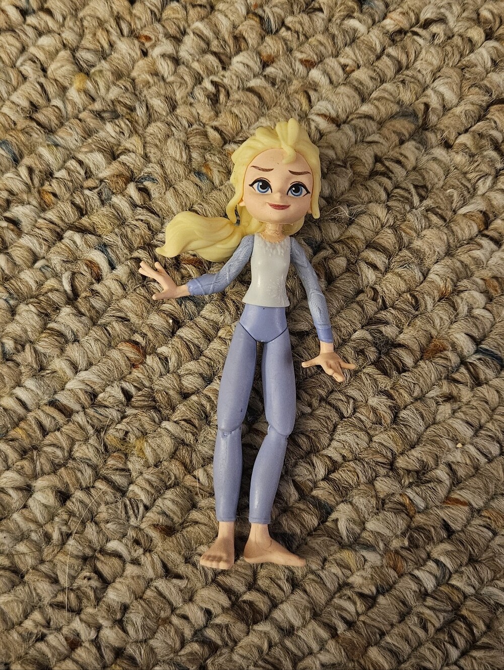 Hasbro Disney Frozen Elsa Poseable Figure
